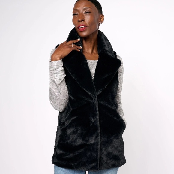 Isaac Mizrahi Jackets & Blazers - NWOT Isaac Mizrahi Live! Women's Jacket Mixed Media Faux-Fur Vest Black